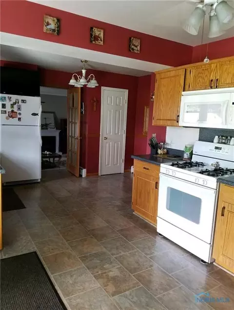 413 E High St, Napoleon, OH 43545 photo 18