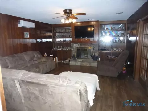 201 Illinois Dr, Bryan, OH 43506 photo 9