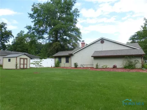 201 Illinois Dr, Bryan, OH 43506 photo 2