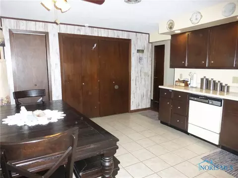 201 Illinois Dr, Bryan, OH 43506 photo 6