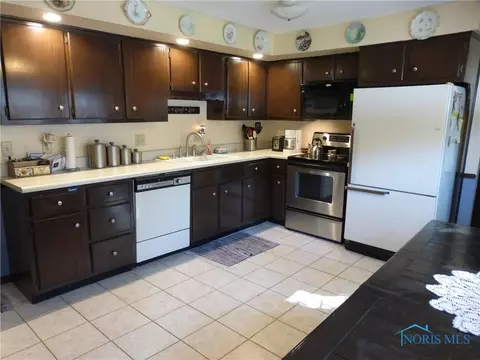 201 Illinois Dr, Bryan, OH 43506 photo 5