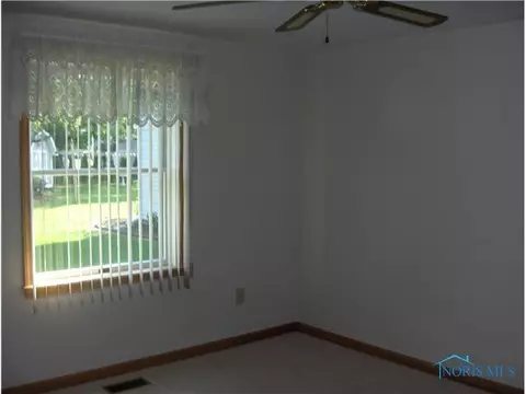 323 Main St, Oak Harbor, OH 43449 photo 9