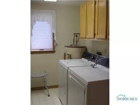 323 Main St, Oak Harbor, OH 43449 photo 10