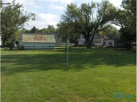 323 Main St, Oak Harbor, OH 43449 photo 3