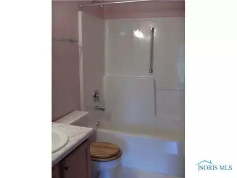 323 Main St, Oak Harbor, OH 43449 photo 11