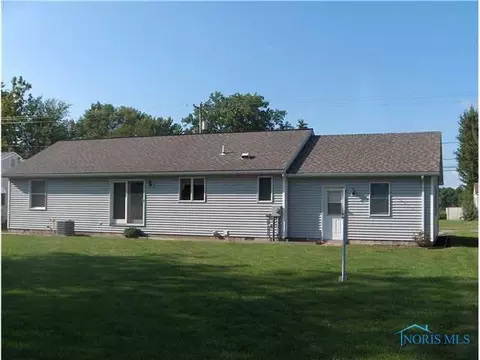 323 Main St, Oak Harbor, OH 43449 photo 2
