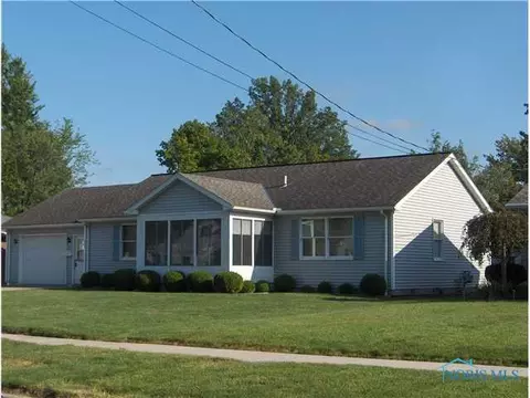 323 Main St, Oak Harbor, OH 43449 photo 1