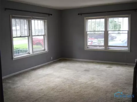 742 N Cherry St, Paulding, OH 45879 photo 2