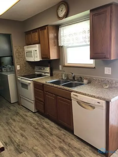 1209 E Wilson St, Bryan, OH 43506 photo 8
