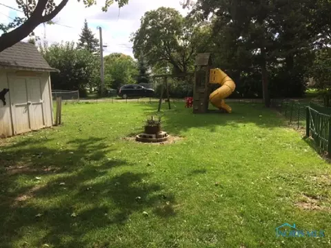 428 E Maple St, Bryan, OH 43506 photo 3
