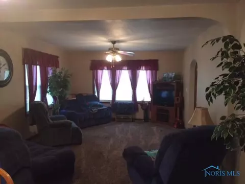 428 E Maple St, Bryan, OH 43506 photo 4