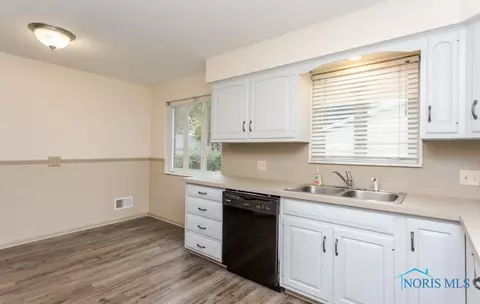 801 Johnson St, Maumee, OH 43537 photo 9