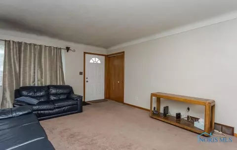801 Johnson St, Maumee, OH 43537 photo 2