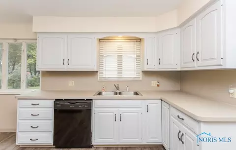 801 Johnson St, Maumee, OH 43537 photo 8