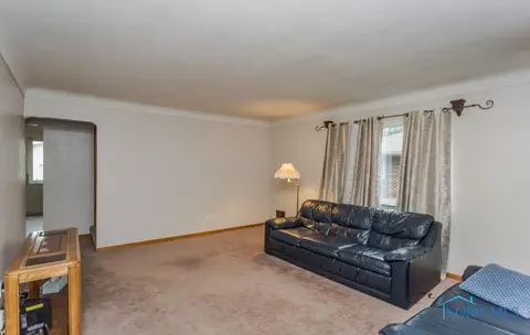 801 Johnson St, Maumee, OH 43537 photo 3