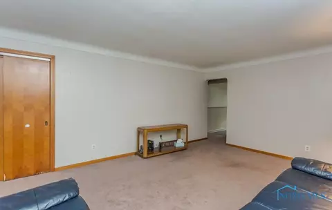 801 Johnson St, Maumee, OH 43537 photo 4