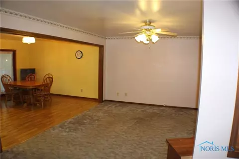 218 E Parklane Ave, Bradner, OH 43406 photo 4