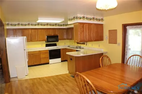 218 E Parklane Ave, Bradner, OH 43406 photo 7