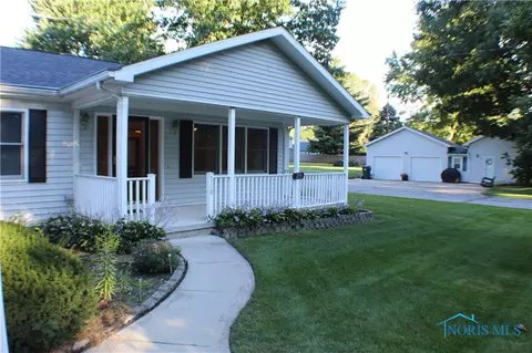 218 E Parklane Ave, Bradner, OH 43406 photo 2