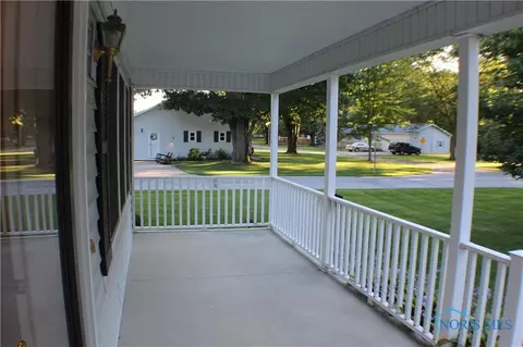 218 E Parklane Ave, Bradner, OH 43406 photo 3