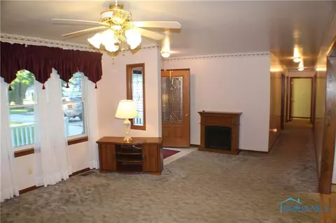 218 E Parklane Ave, Bradner, OH 43406 photo 6