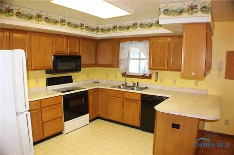 218 E Parklane Ave, Bradner, OH 43406 photo 8