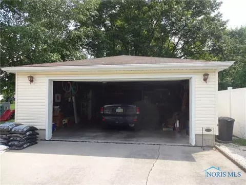 418 Cedar St, Wauseon, OH 43567 photo 3