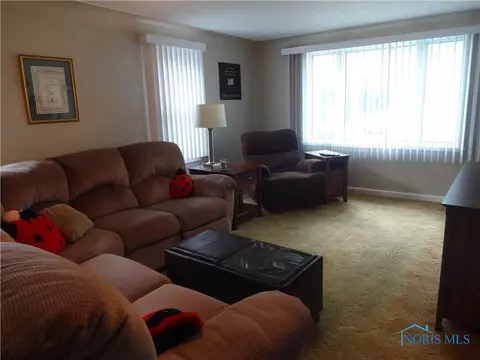 418 Cedar St, Wauseon, OH 43567 photo 4