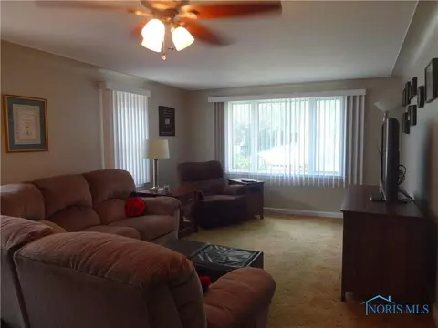 418 Cedar St, Wauseon, OH 43567 photo 5