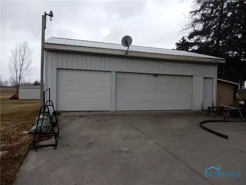 505 N Adrian St, Lyons, OH 43533 photo 3