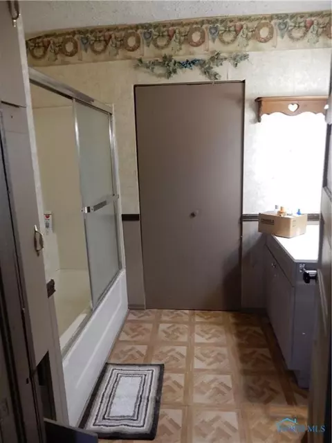 505 N Adrian St, Lyons, OH 43533 photo 8