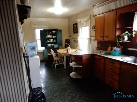 505 N Adrian St, Lyons, OH 43533 photo 5