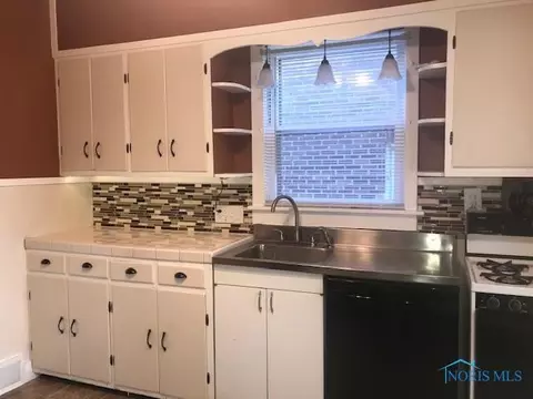 2010 Perth St, Toledo, OH 43607 photo 4