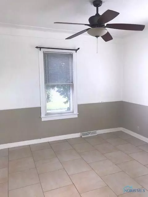 2010 Perth St, Toledo, OH 43607 photo 3