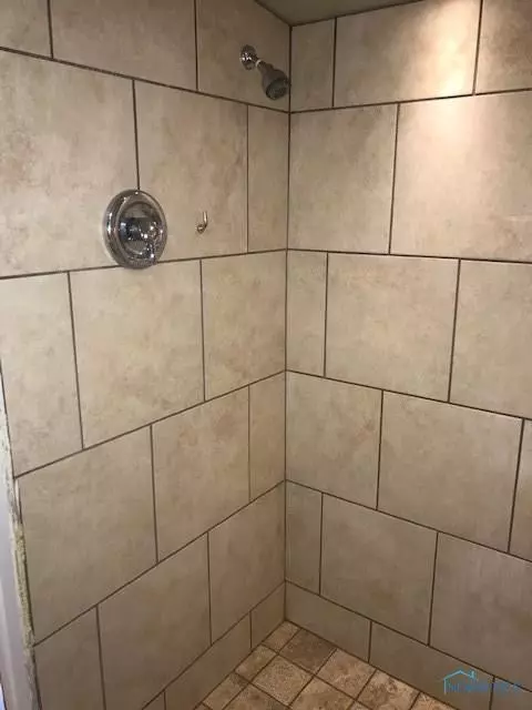2010 Perth St, Toledo, OH 43607 photo 17