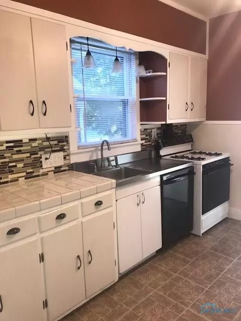 2010 Perth St, Toledo, OH 43607 photo 5
