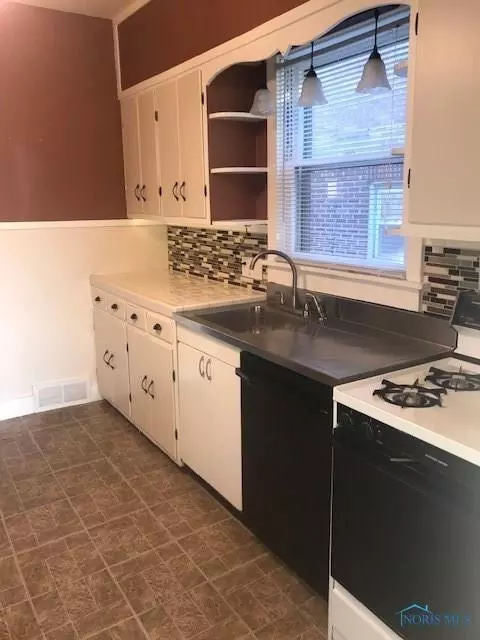 2010 Perth St, Toledo, OH 43607 photo 7