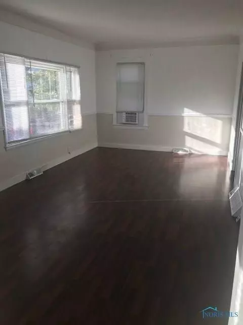 2010 Perth St, Toledo, OH 43607 photo 2