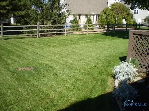 517 Thackeray Rd, Maumee, OH 43537 photo 5