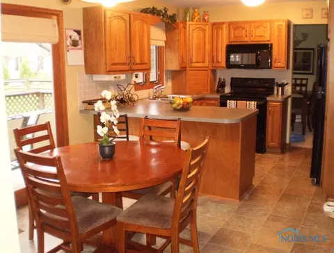 517 Thackeray Rd, Maumee, OH 43537 photo 12