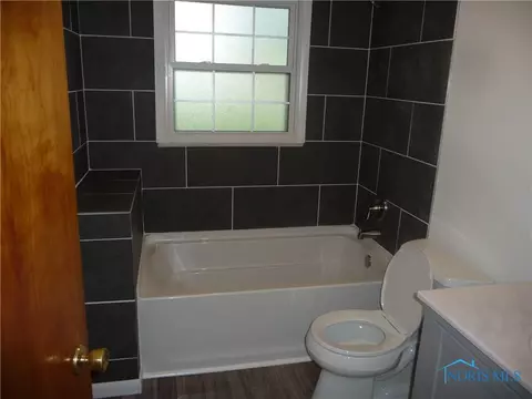 705 E Crocker St, Bradner, OH 43406 photo 6
