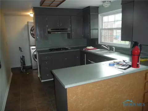 705 E Crocker St, Bradner, OH 43406 photo 2