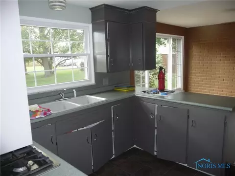 705 E Crocker St, Bradner, OH 43406 photo 8