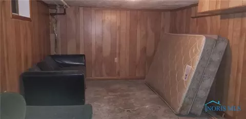 2004 Barrows St, Toledo, OH 43613 photo 16