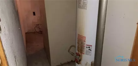 2004 Barrows St, Toledo, OH 43613 photo 21