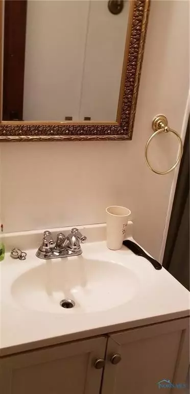 2004 Barrows St, Toledo, OH 43613 photo 10
