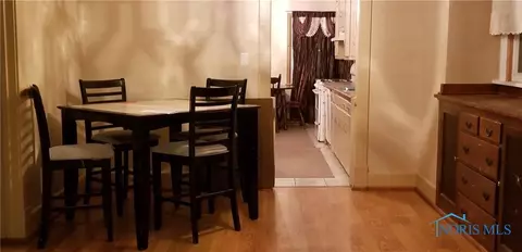 2004 Barrows St, Toledo, OH 43613 photo 5