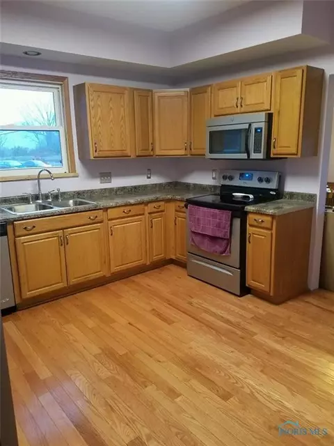 28791 E Broadway St, Walbridge, OH 43465 photo 3