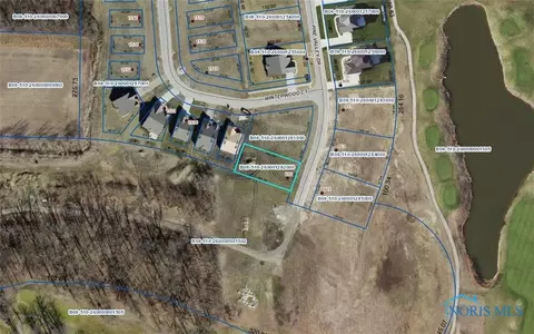 930 Pine Valley Dr, Bowling Green, OH 43402