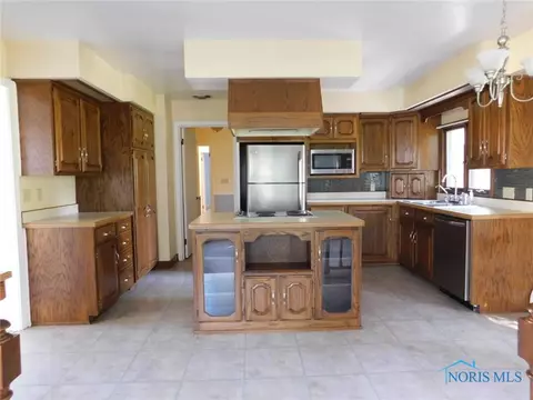 2 Eicher St, Archbold, OH 43502 photo 6